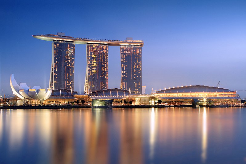 800px-Marina_Bay_Sands_in_the_evening_-_20101120